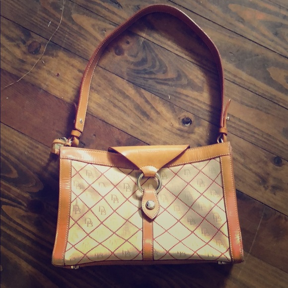 Dooney & Bourke Handbags - Vintage Dooney & Bourke Medium Sized Purse